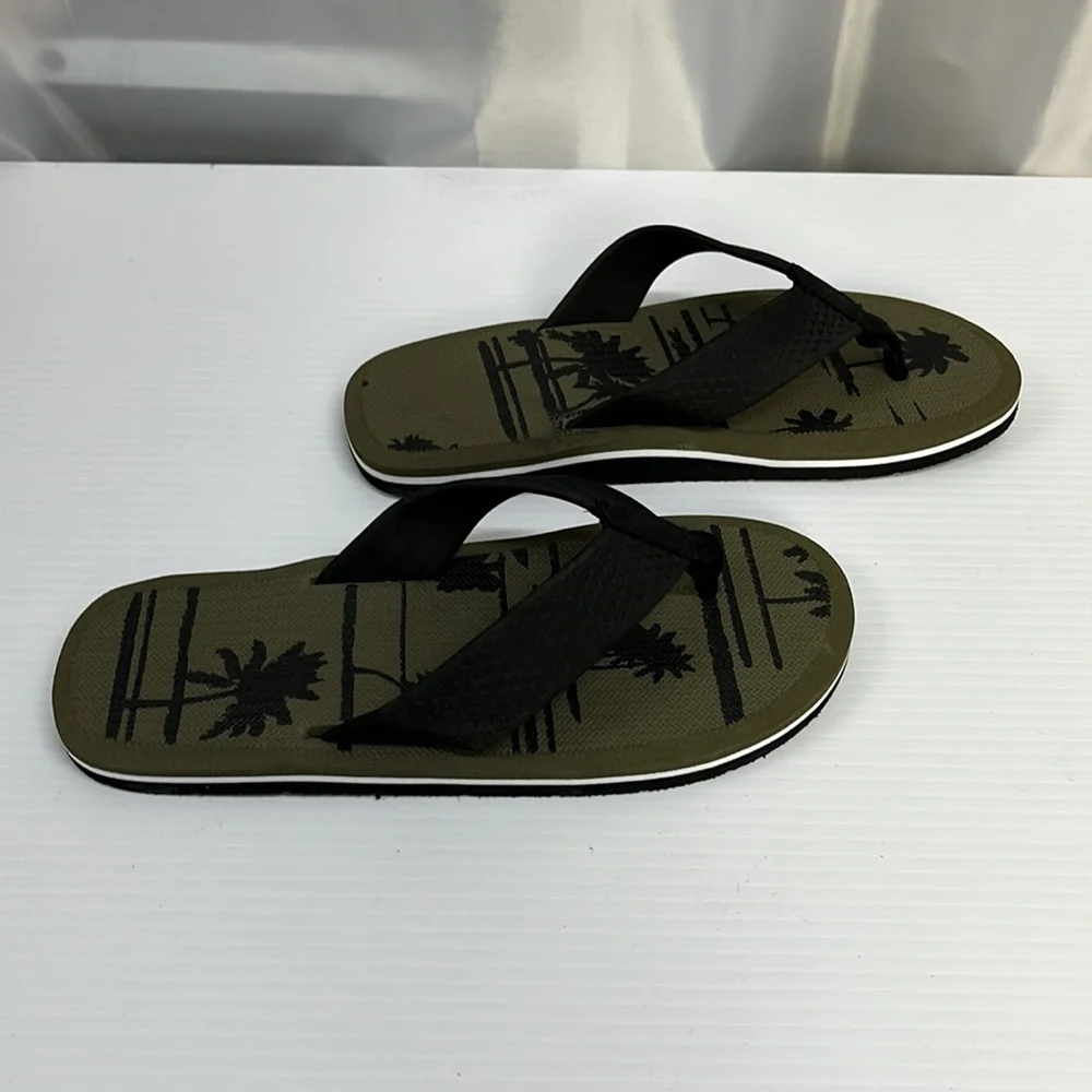 Men’s  George flip flops   New but no tags